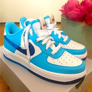 Nike Air Force 1 LV8 2- Kids Size 4Y White and Blue NWT